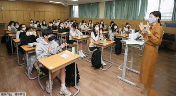韓國中小學最后一批學生返校 家長憂校園群聚性感染