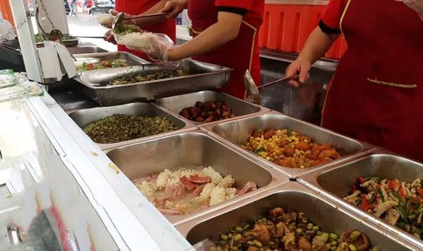 吃得過(guò)癮！高校推出創(chuàng)意移動(dòng)餐車