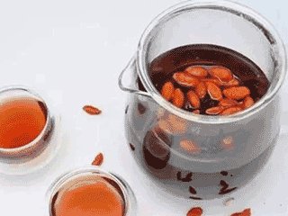 當(dāng)代年輕人“養(yǎng)生”現(xiàn)狀：咖啡泡枸杞不是開(kāi)玩笑