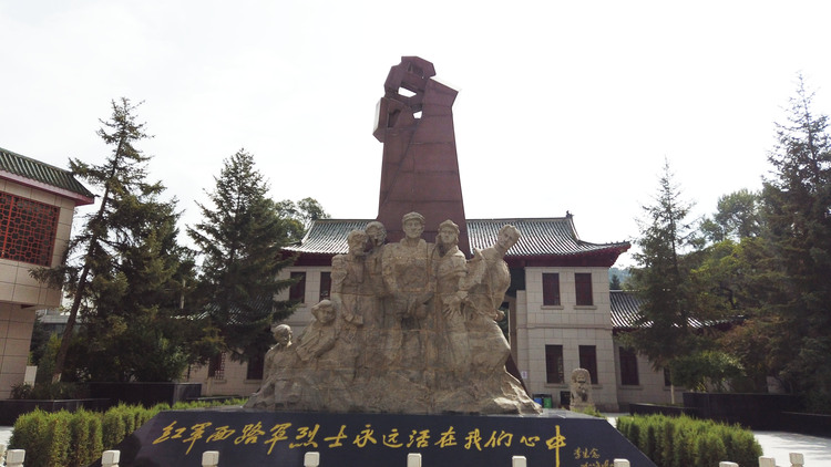 共產(chǎn)黨員一切都是為了人民 給百姓多干點事