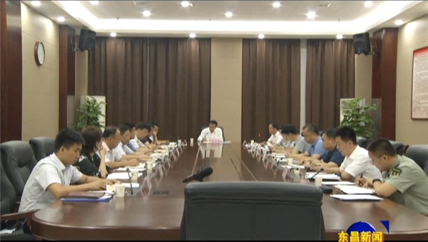 榮紅智主持召開區(qū)委常委會(huì)會(huì)議