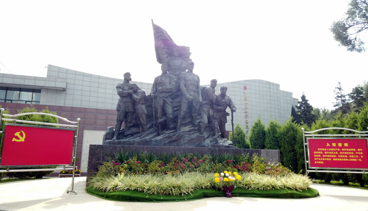 【民族團(tuán)結(jié)黨旗紅】共產(chǎn)黨員一切都是為了人民 給百姓多干點(diǎn)事