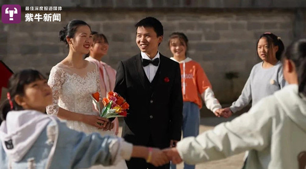 背80斤書上山的侯老師要結(jié)婚了