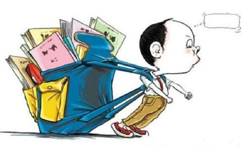 孩子的書包該怎么背？