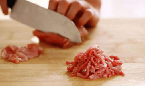 徒手處理生肉？手有傷口或倒刺要小心