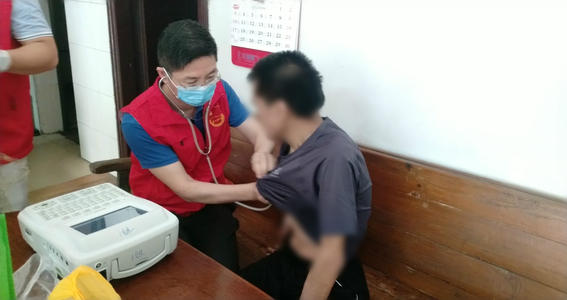 手指一點(diǎn)，醫(yī)務(wù)社工到床邊