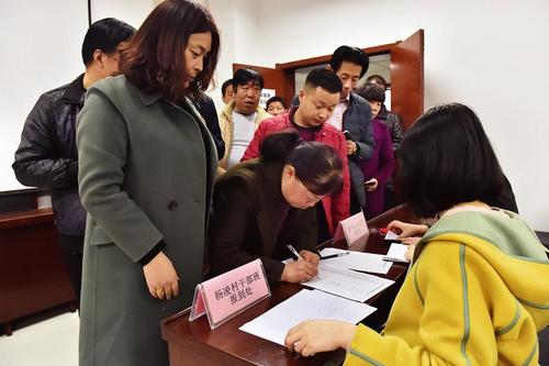 兩辦：支持村干部和農(nóng)民參加學(xué)歷教育，鼓勵留守婦女等考職校