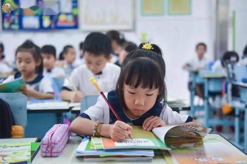 教育部：小學(xué)書(shū)面作業(yè)時(shí)間平均不超1小時(shí)，初中不超90分鐘