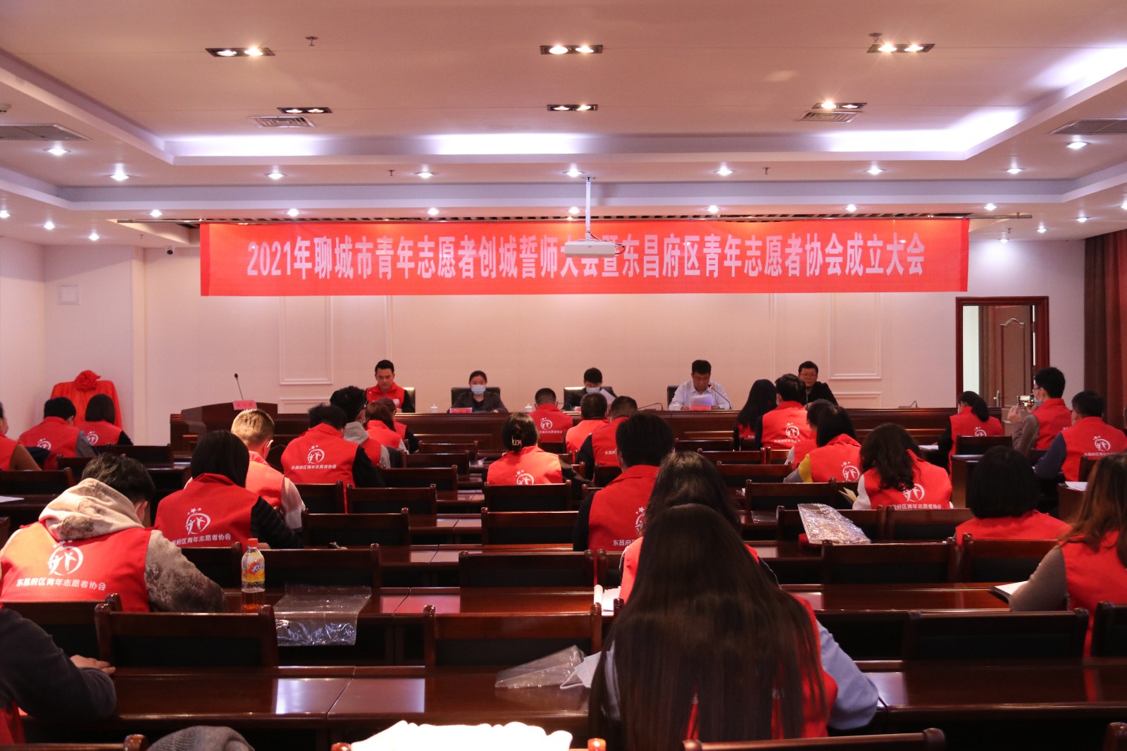 助力創(chuàng)城  我區(qū)成立青年志愿者協(xié)會(huì)并舉辦公益大集活動(dòng)