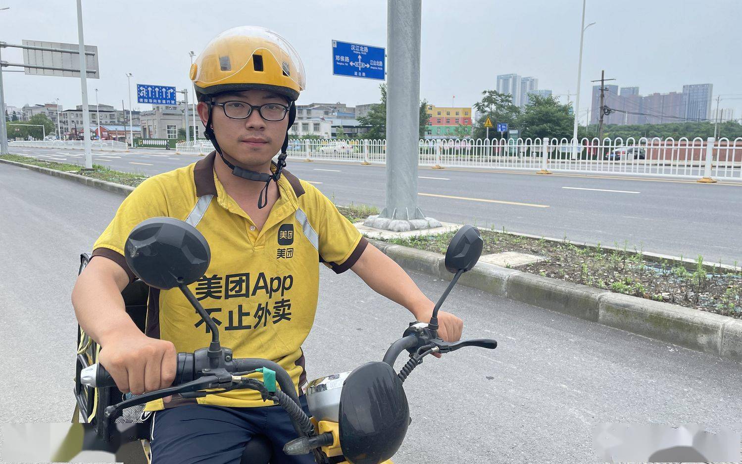 26歲外賣員高考623分刷屏，一句話點(diǎn)醒無(wú)數(shù)人：誰(shuí)信了網(wǎng)紅的騙局