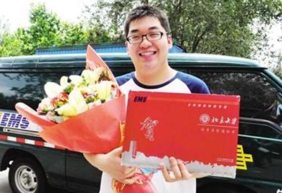 僅一所大學堅持手寫通知書，張張出自書法家，堪稱藝術品值得珍藏