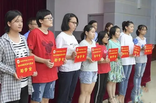 甘肅5000余名困難學(xué)生獲“圓夢大學(xué)”活動資助