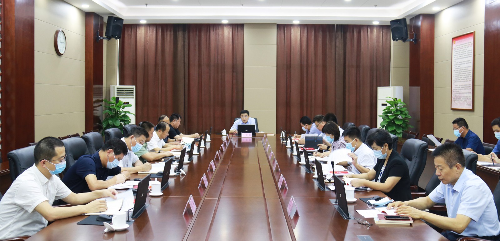 馬軍權(quán)主持召開東昌府區(qū)委常委會(huì)會(huì)議