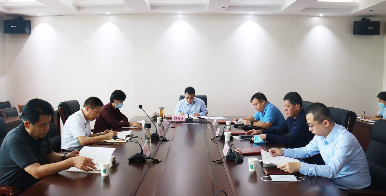 東昌府區(qū)政府黨組會(huì)議召開(kāi)