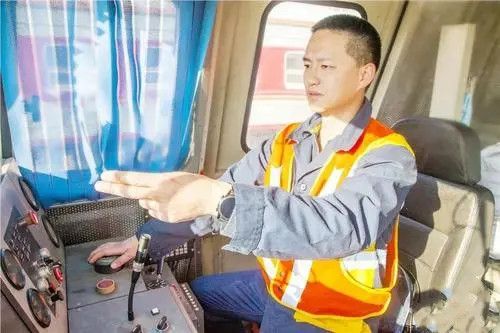 青年讓鐵路文化“潮”起來(lái)