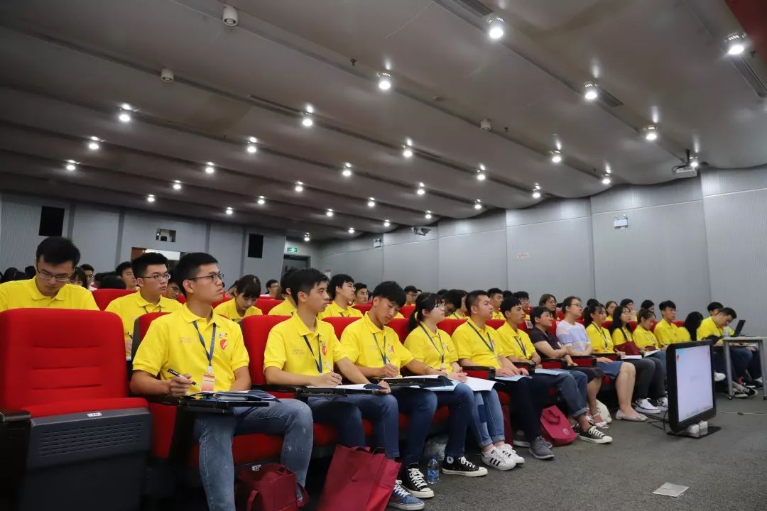 把鮮活的理論講到大學(xué)生心坎里