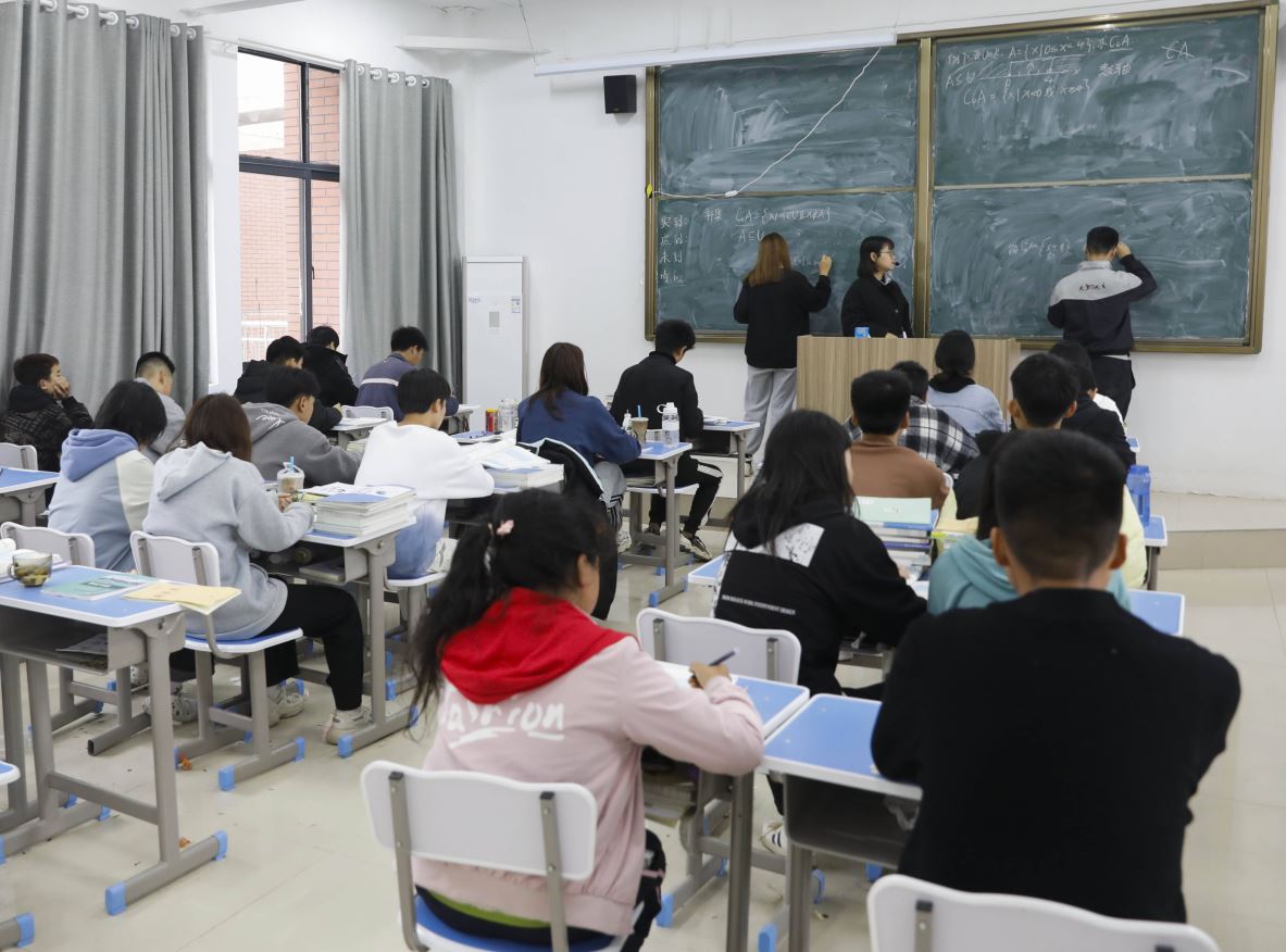 職?！皣栏窆芾怼北澈螅l失去了期待？