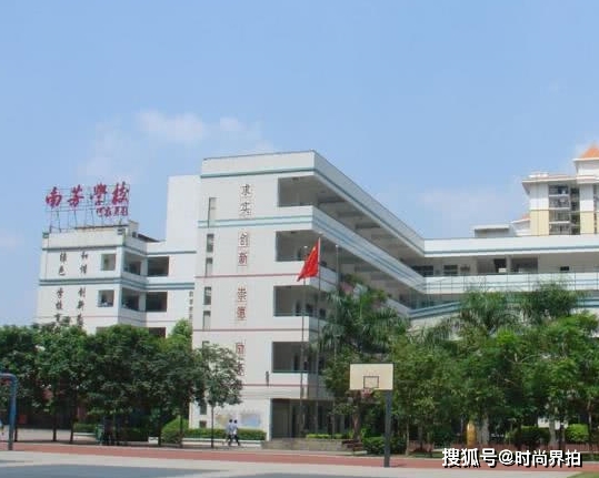 曾經(jīng)班里成績最好的學生，很少回去看望老師，成績差的卻總是回來