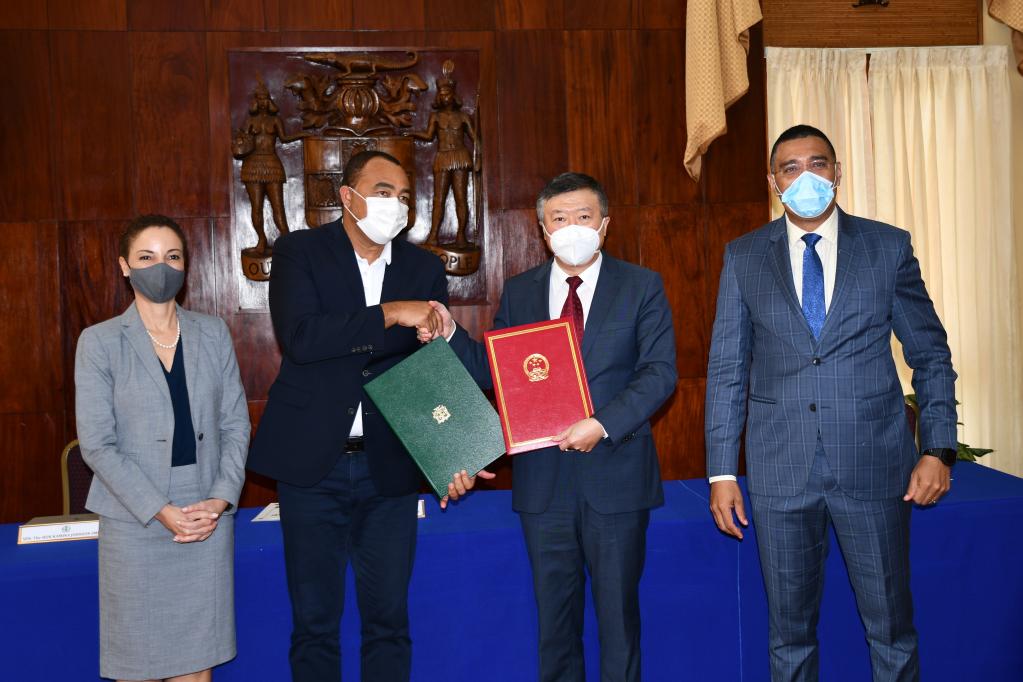 兼濟(jì)天下的大國擔(dān)當(dāng)——中國向國際社會提供超18億劑新冠疫苗