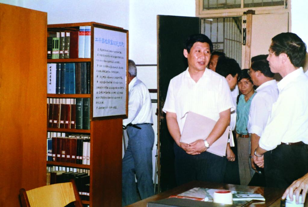 第一觀察·瞬間丨一張老照片，傳遞總書記的深情牽掛