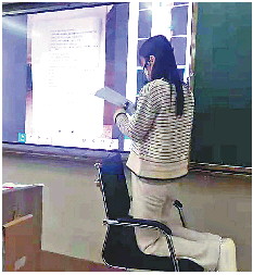 患病女老師堅持“跪椅授課” “只要身體允許,我會一直教下去”