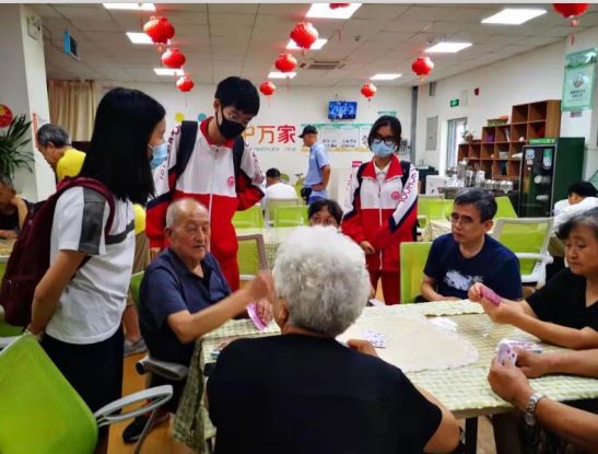 模擬政協(xié)：民主意識從小抓起