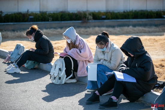 考研人迷失在“職場怪圈” 是誰在“需要”研究生？