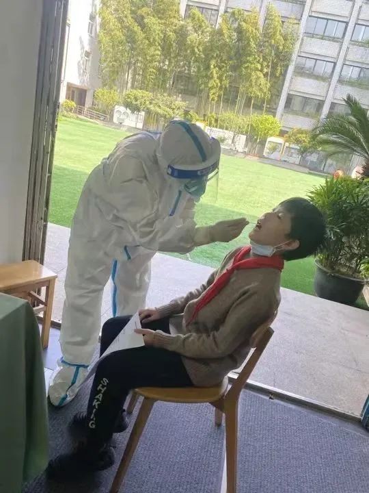 萬象 | “謝謝叔叔！”“不用客氣！我是你爸！”