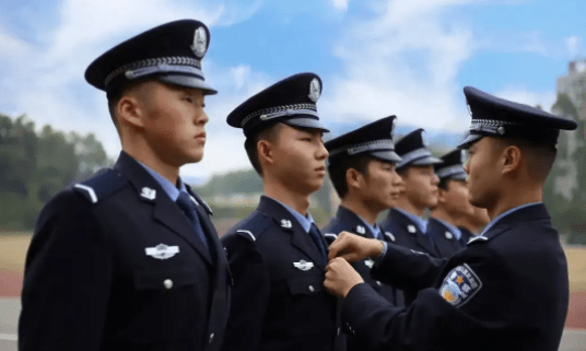 畢業(yè)后才知道，軍校和警校的差距不一般，家長要替學(xué)生把好關(guān)