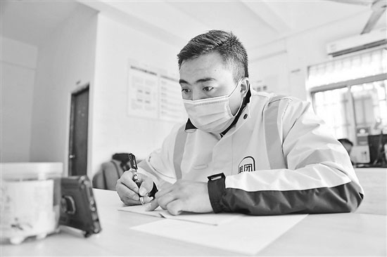 主動報名上大學的騎手們：打拼的城市從“落腳點”變“加油站”