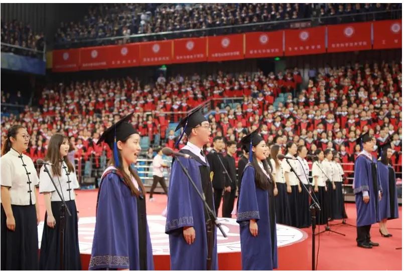 一批又一批北大畢業(yè)生以人生選擇回答時(shí)代之問(wèn)：向下扎根 向上生長(zhǎng)