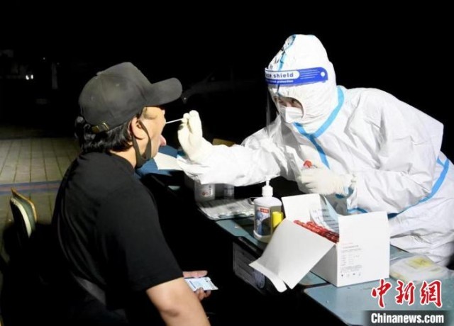 四川雅安蘆山震后第一夜現(xiàn)場見聞：太平中學安置點的不眠夜