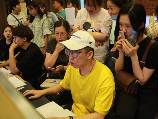 網(wǎng)吧屏幕前的命運跳動