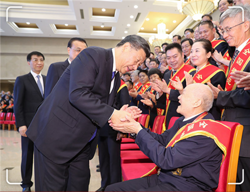 近鏡頭丨“從他們身上汲取奮發(fā)的力量”