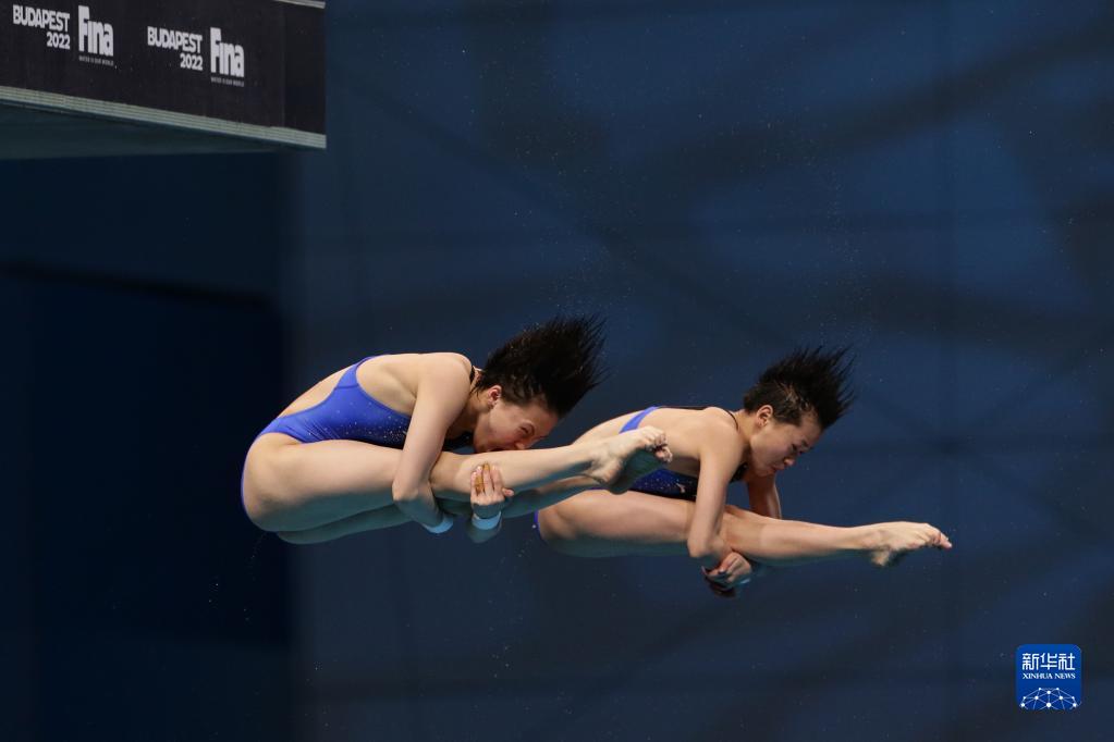 游泳世錦賽：全紅嬋、陳芋汐“互相帶飛” 女子雙人10米臺(tái)強(qiáng)勢(shì)奪冠