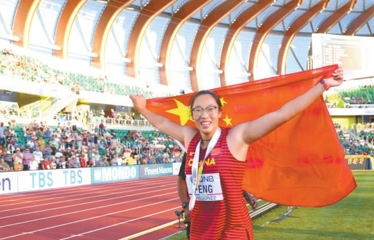 世錦賽女子鐵餅金牌！馮彬一投定乾坤