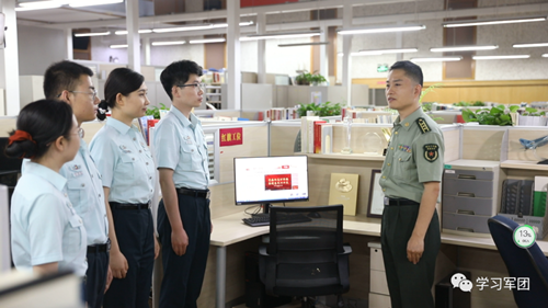 習(xí)主席走進(jìn)我們戰(zhàn)位丨姓黨為軍 融合創(chuàng)新