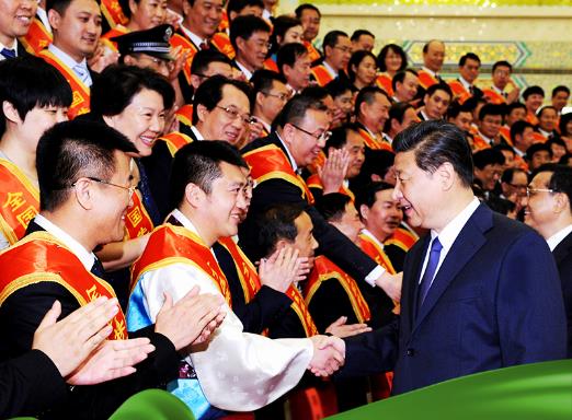 強(qiáng)軍征途丨習(xí)近平與退役軍人的溫暖瞬間