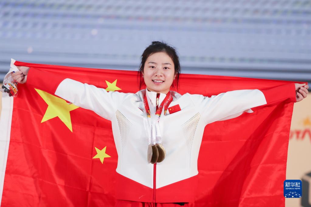 舉重世錦賽：17歲小將裴鑫依包攬女子64公斤級(jí)三枚金牌