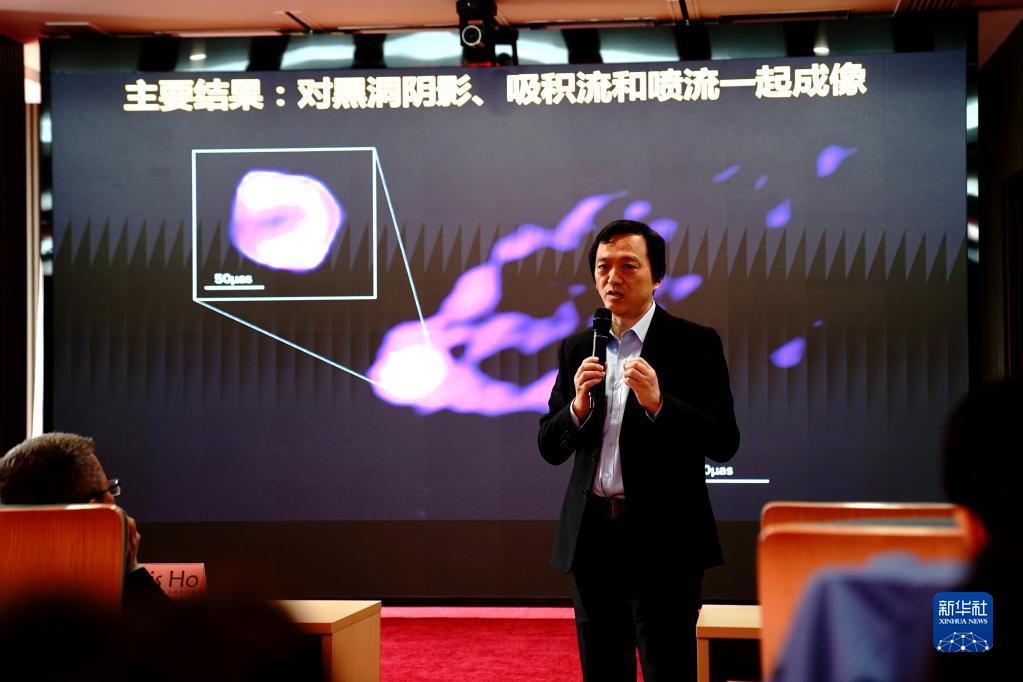 人類首次“看見”的那個黑洞 科學家拍到了全景圖