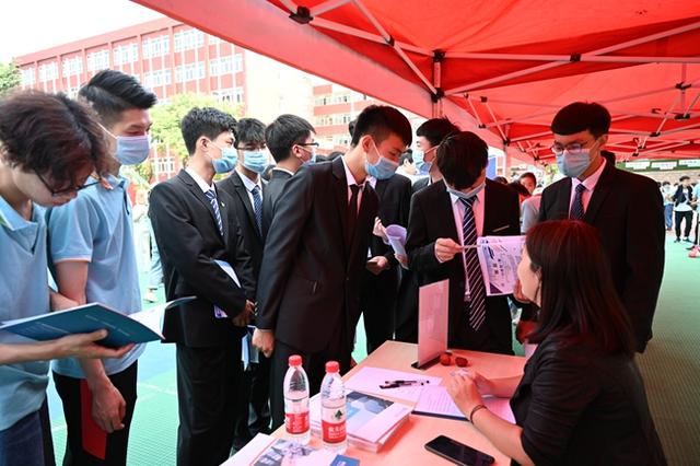萬企進(jìn)校園！各地各高校線下校園招聘火熱進(jìn)行中