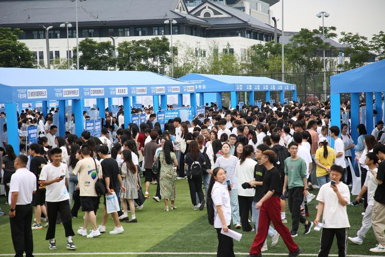 人力資源社會保障部對多省份青年就業(yè)開展督導(dǎo)