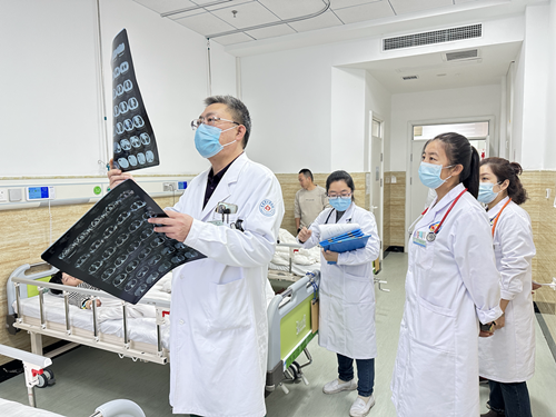 兒科“應開盡開”——直擊多地醫(yī)院切實保障兒童呼吸道疾病診療需求