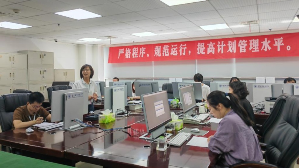 探訪高考錄取場(chǎng)：一紙錄取結(jié)果如何“誕生”