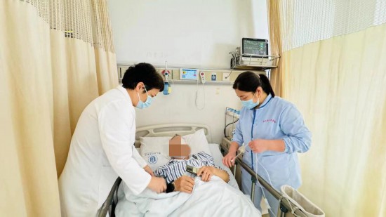 “無陪護”病房能否避免“一人生病全家忙”？