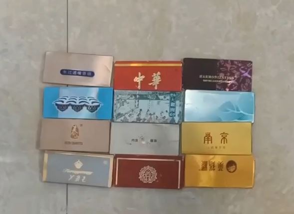 小學(xué)生垃圾桶里找煙盒為干啥？記者調(diào)查“煙卡”游戲問題