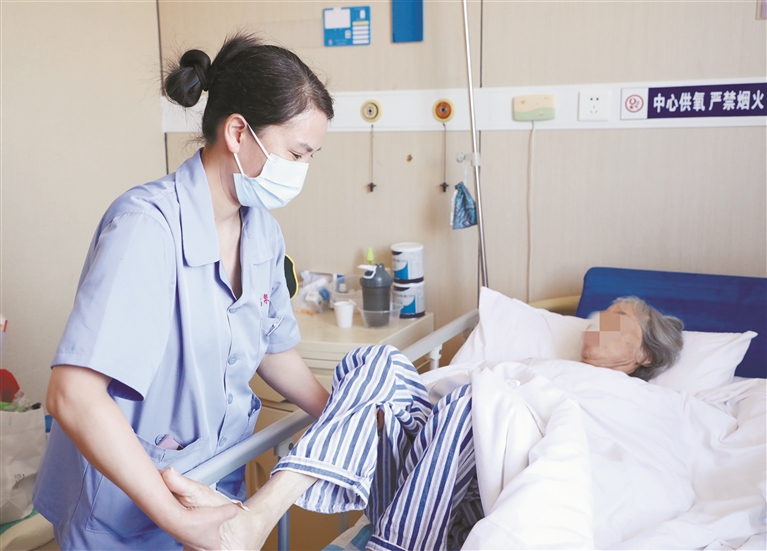 “無(wú)陪護(hù)病房”來(lái)了，護(hù)理員隊(duì)伍跟上了嗎？