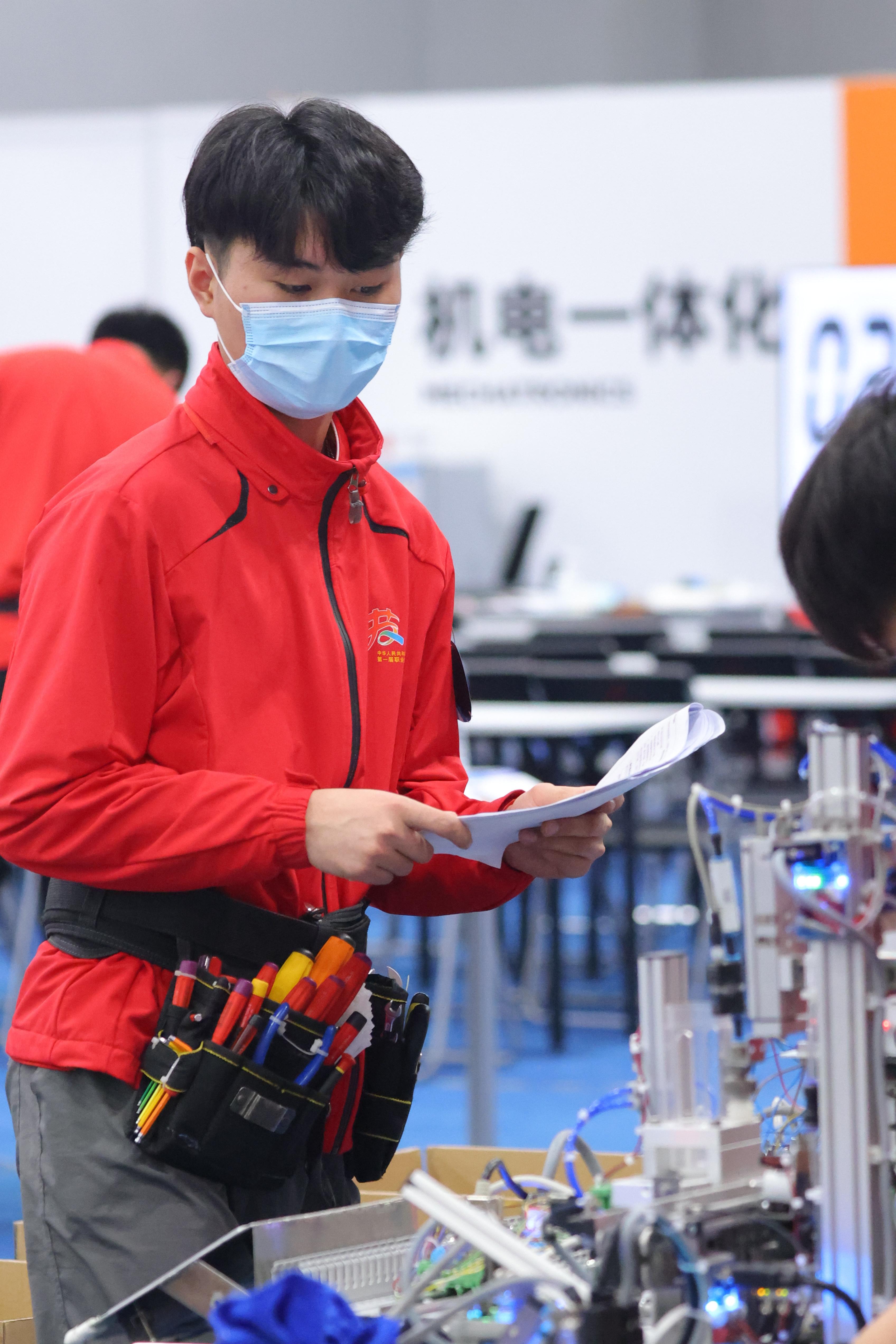 00后拿下世界技能大賽珠寶加工項目冠軍 北京多舉措為技能人才鋪路搭臺