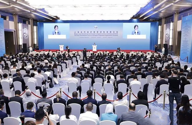 上合組織峰會(huì)首場(chǎng)配套活動(dòng)簽約47.95億元 為世界經(jīng)濟(jì)發(fā)展注入確定性和正能量