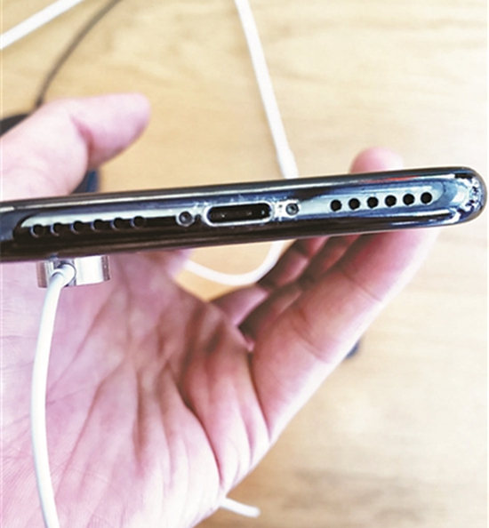 使用不足半月iPhoneX掉漆？